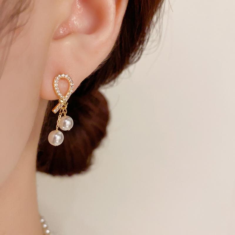 Pearl Light Luxury Style Simple Daily Commuting Style Personality Design Earrings Temperament Fashion Earrings