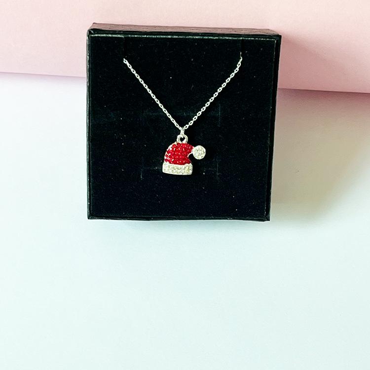 Evropský a americký horký styl vánoční náušnice náhrdelník set: Roztomilý svěží přívěsek ve tvaru vánoční čepice s plným osazením diamanty