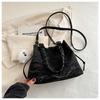 This year's popular bag women 2025 new casual versatile messenger bag summer out small bag portable bucket bag