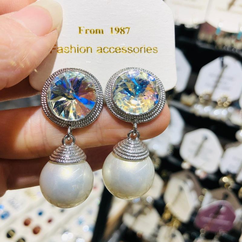 

Diamond-inlaid Round Water Drop Light Luxury Jewelry Sets Women Pearl Earrings Versatile High-end Fashion Necklace French Retro