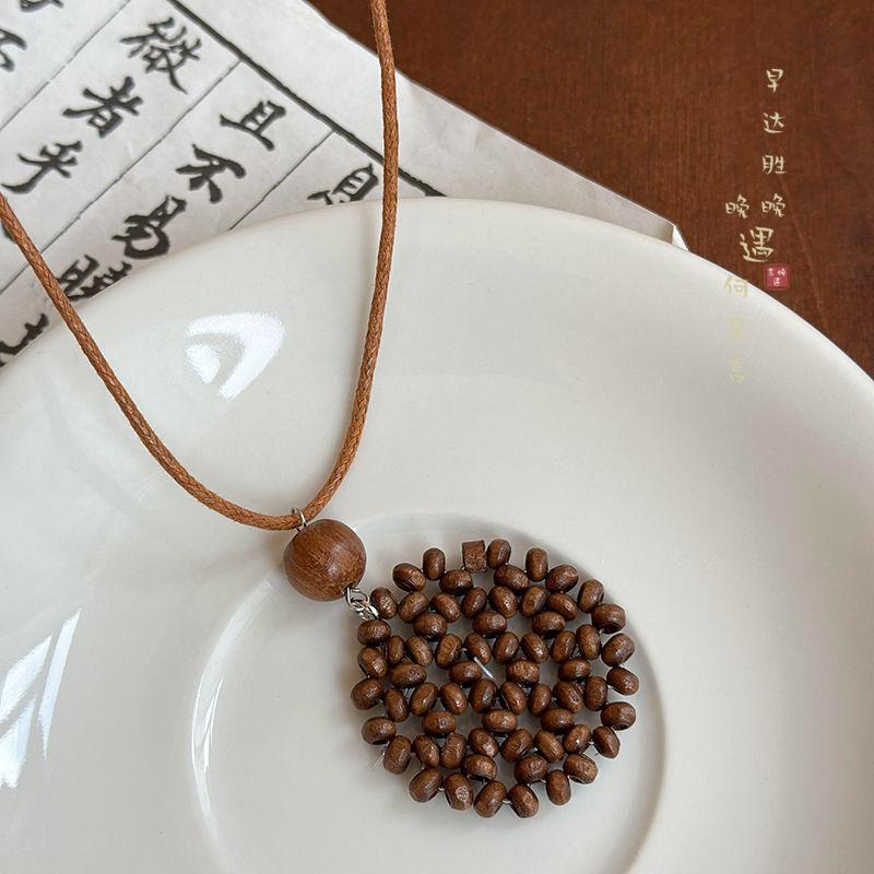 Bohemian flower pendant necklace niche retro versatile collarbone chain fashion temperament high-end jewelry