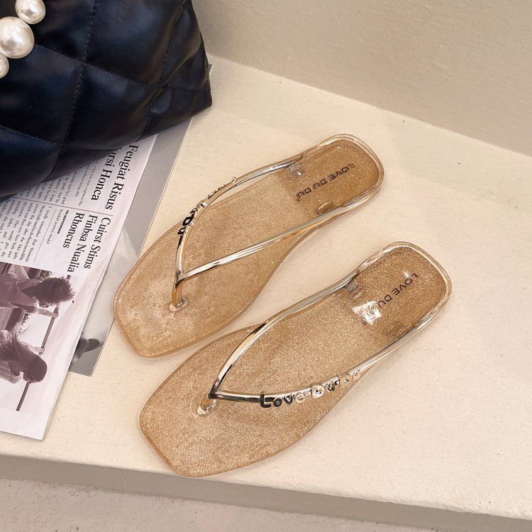 Casual and lightweight seaside cool slippers for women's outerwear 2025 new fashionable flat-bottomed non-slip foot-pinch non-slip flip-flops