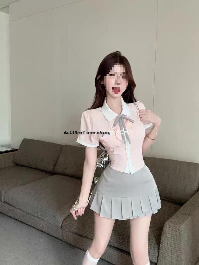 Koreanische JK-Uniform für Damen: Süßes rosa Schleifenhemd & Plisseerock Set