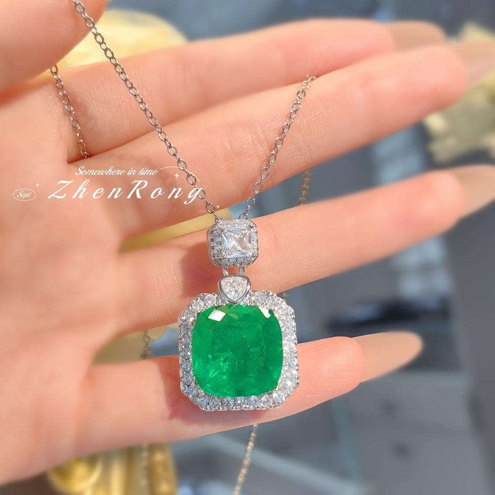 

Vintage Emerald Cotton Inclusion Pendant Necklace Simple Design High Carbon Diamond Red Corundum Women Jewelry