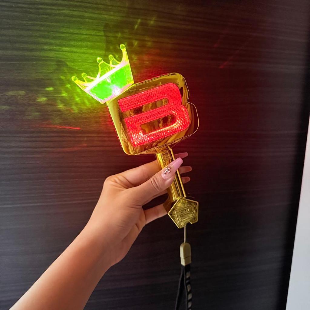 [USED] Huge Price Drop!! BIGBANG LED Light Stick with Crown Design K-POP