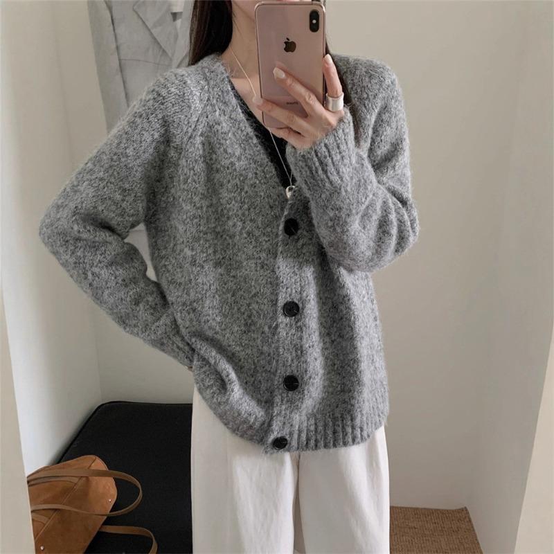 Lazy wind V-neck soft waxy knitted cardigan women's autumn and winter new loose casual temperament sweater jacket