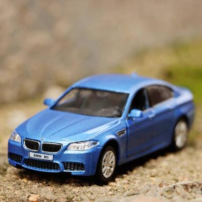 BMW M4 M5 Coupe Simulations-Druckguss & Spielzeugfahrzeug Rückziehmotor Auto & Türen zu öffnen RMZ city 1:36 Geschenke aus Legierungsmodellen für Kinder