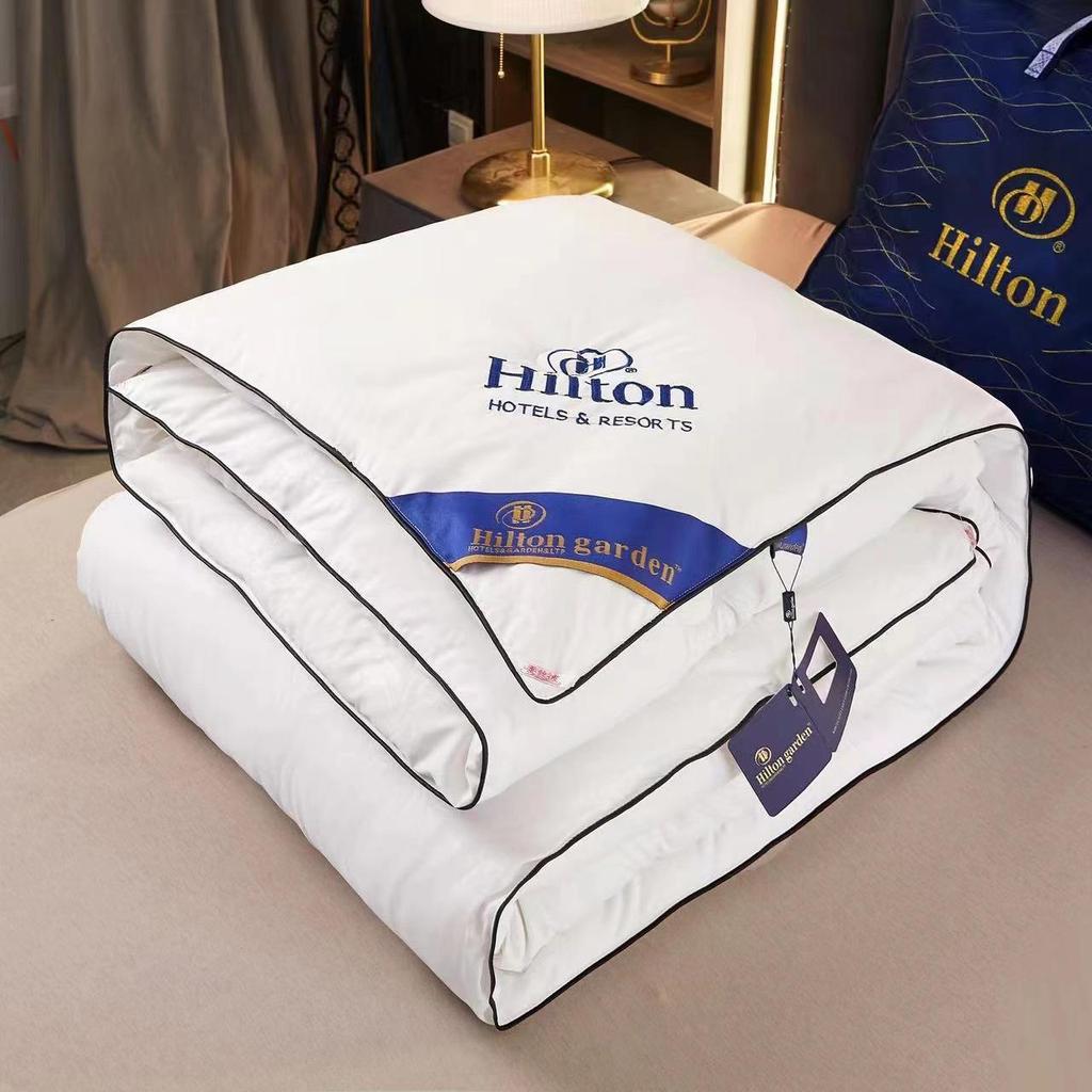 Hilton Seide-Baumwolle Steppdecke Geschenkbox - Ganzjahres-Komfortdecke für B&Bs