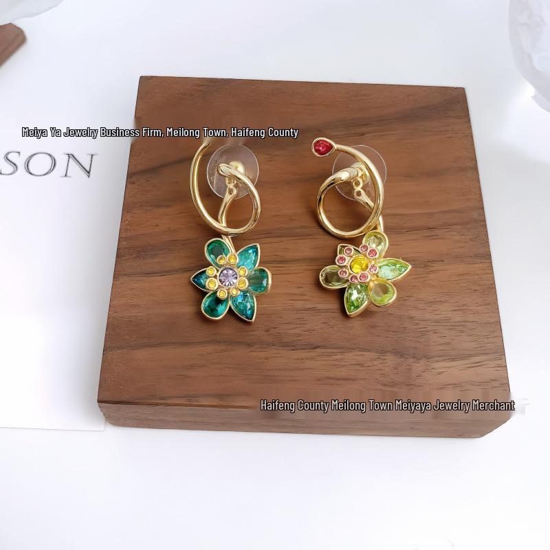Shi Family Ldyllia Flower Pendant Necklace, Open Ring, and Elegant Colored Earring Set