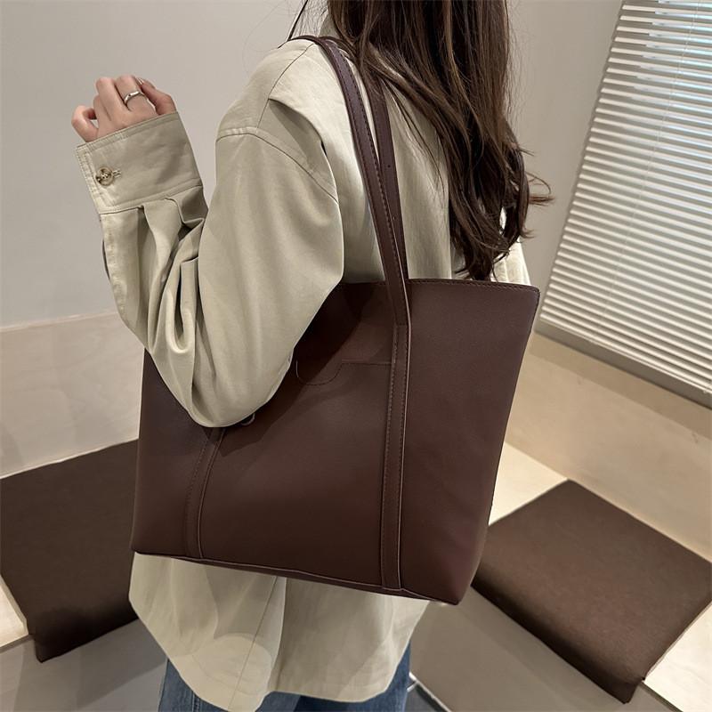 Street Style Large Pu Tote Bag For Women With Magnetic Closure And Inner Phone Pocket