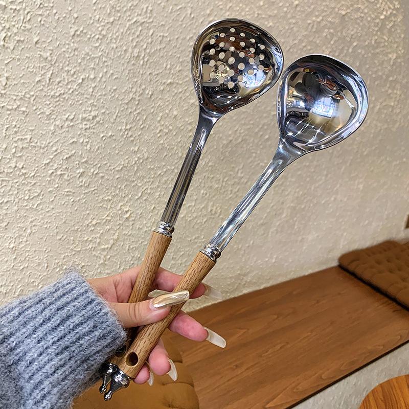 Stainless Steel Wooden Handle Soup Spoon Strainer Spoon Household Pot Spoon Ladle Spoon Colander Spoon Oil Filter Spoon