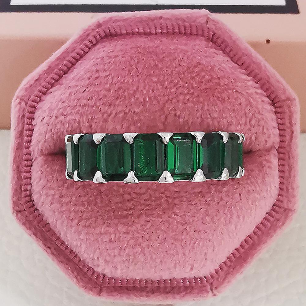 Luxury Zircon Gem Diamond Band Ring with Niche Appeal