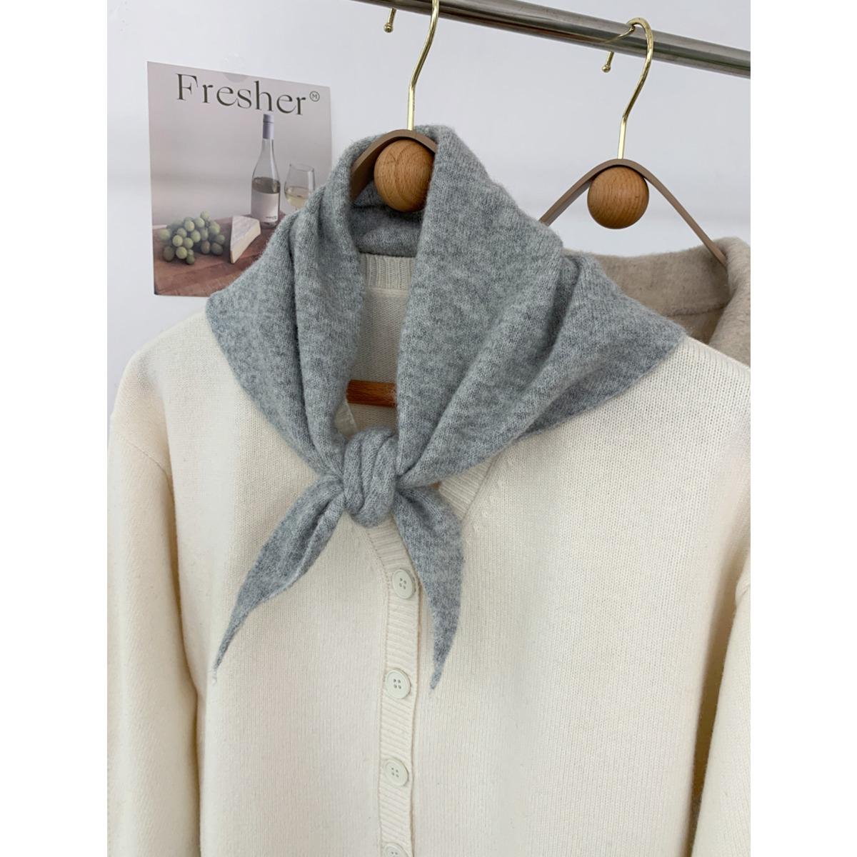 

Шерстяной Темперамент, Треугольный Шарф против старения, Вязаная Маленькая Шаль для Женщин на Осень и Зиму, Универсальная Корейская Версия, Завязывается и Носится на Плечах 33x95cm