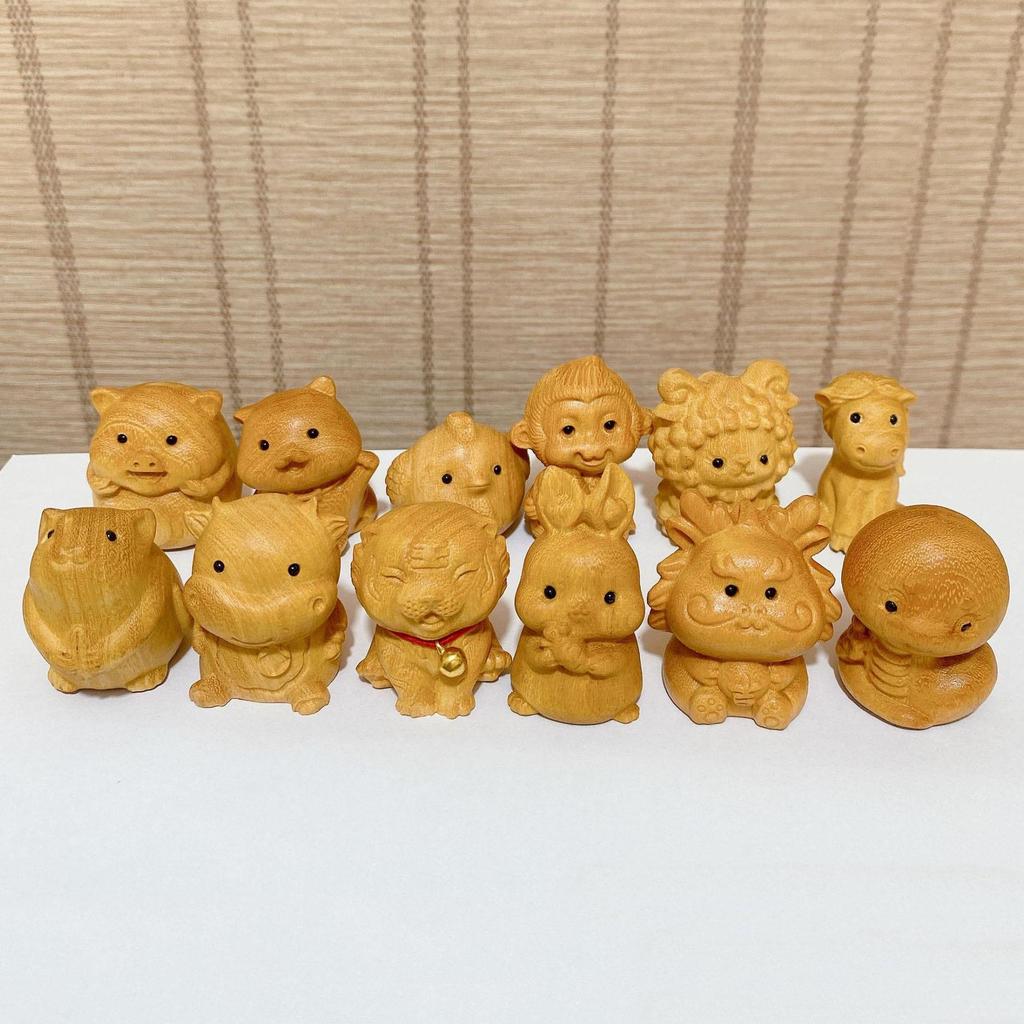 Handheld Zodiac Animal Thuja Wood Carvings: Cute Office Desk Healing Gifts