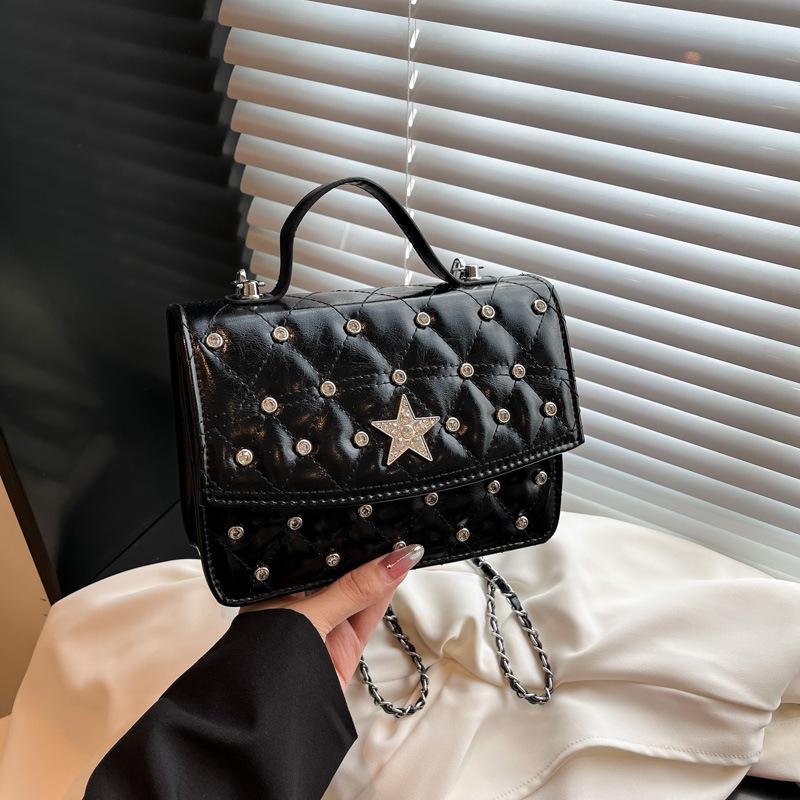 

Премиальная цыганская маленькая квадратная сумка женская 2025 новая ромбовидная мини маленькая изящная на одно плечо через плечо рюкзак 20*7*15.5 чёрный