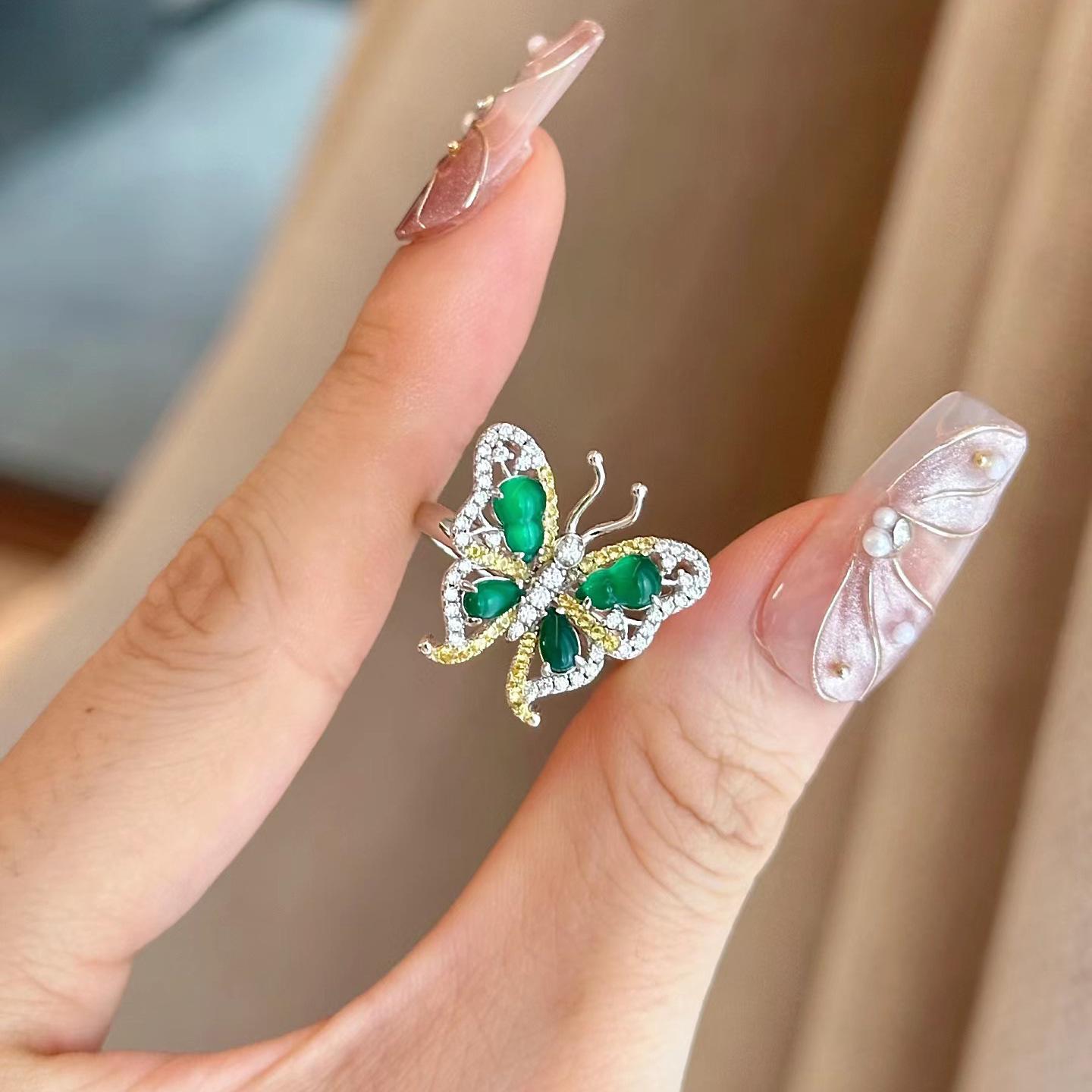 

Ожерелье-подвеска из халцедона в китайском стиле в форме тыквы и кольцо с бабочкой - набор драгоценных камней - элегантный и роскошный