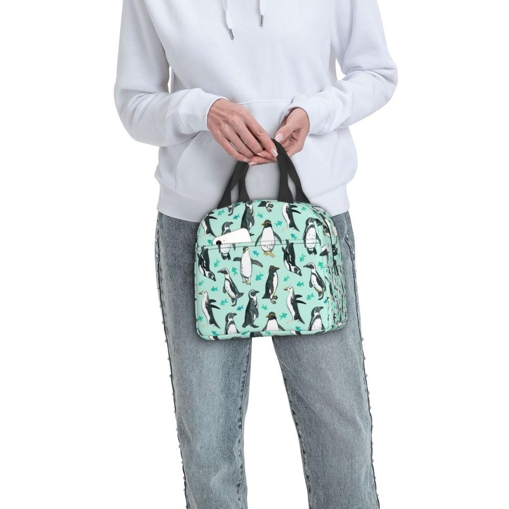 Viele kleine Pinguine auf Minzfarbener isolierter Lunchtasche für Damen Kinder Tragbare Lebensmittelboxen Thermische Lunchbox Tragetasche