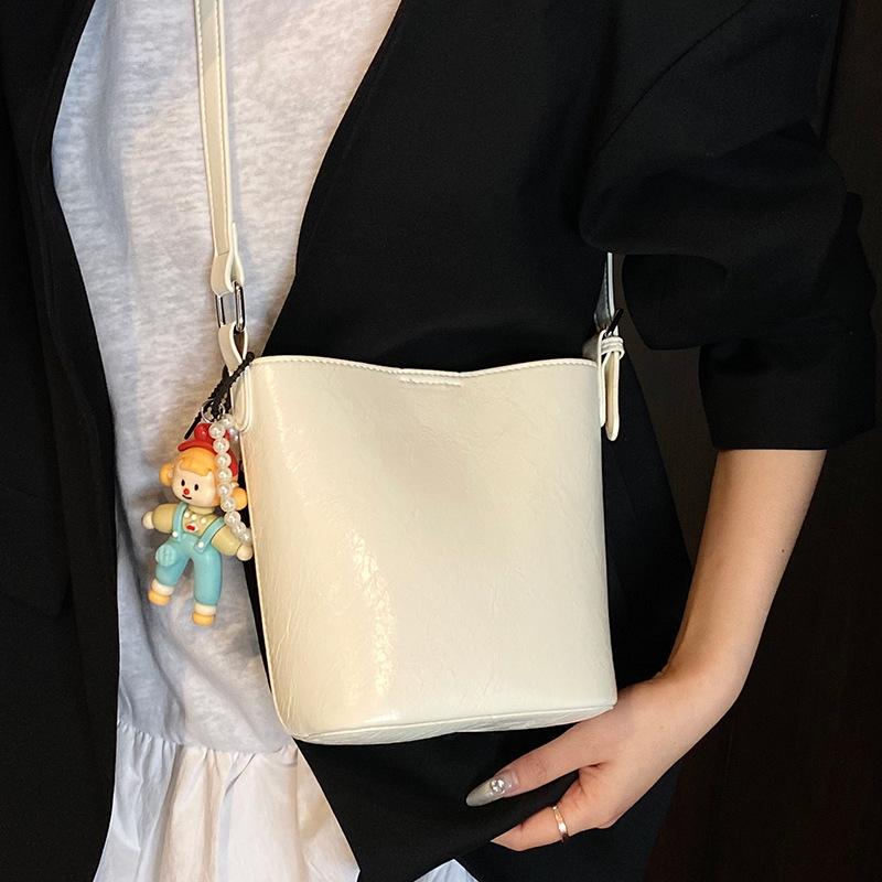 Wholesale Hot Sale Korean Simple Solid Color High-end Bucket Bag Fashionable Versatile Small Fresh Commuter Messenger Mother Bag