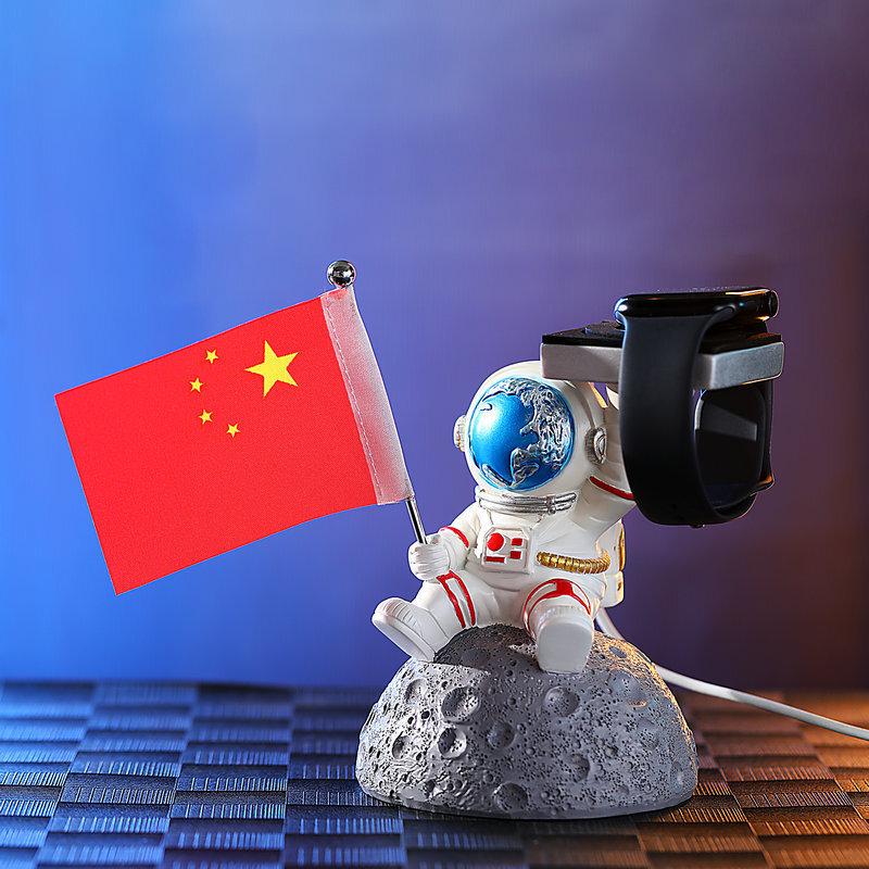 Astronaut Watch Charging Stand - Universal Apple & Huawei Compatible