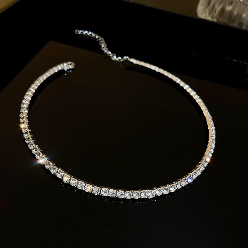 Элегантное колье-подвеска с бабочкой и цветком из страз для женщин