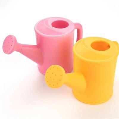 Zalévací konev o objemu 700 ml pro zalévání rostlin Zalévací konve pro vnitřní venkovní zahradničení Zalévací květináč s ergonomickou pohyblivou rukojetí