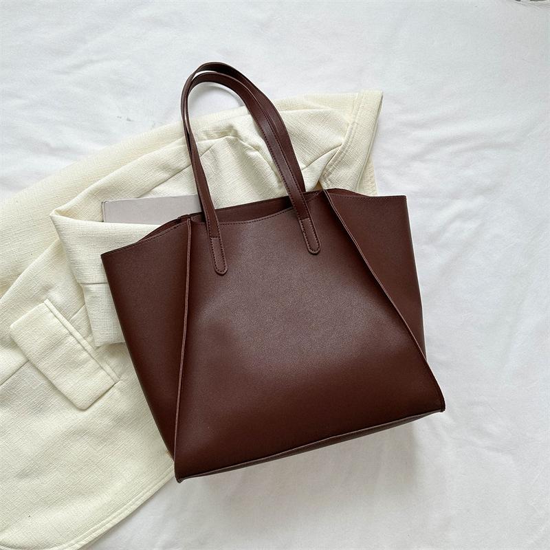 

Женская простая повседневная сумка для поездок Женская летняя сумка-тоут через плечо/подмышку большой вместимости в стиле ретро 2025