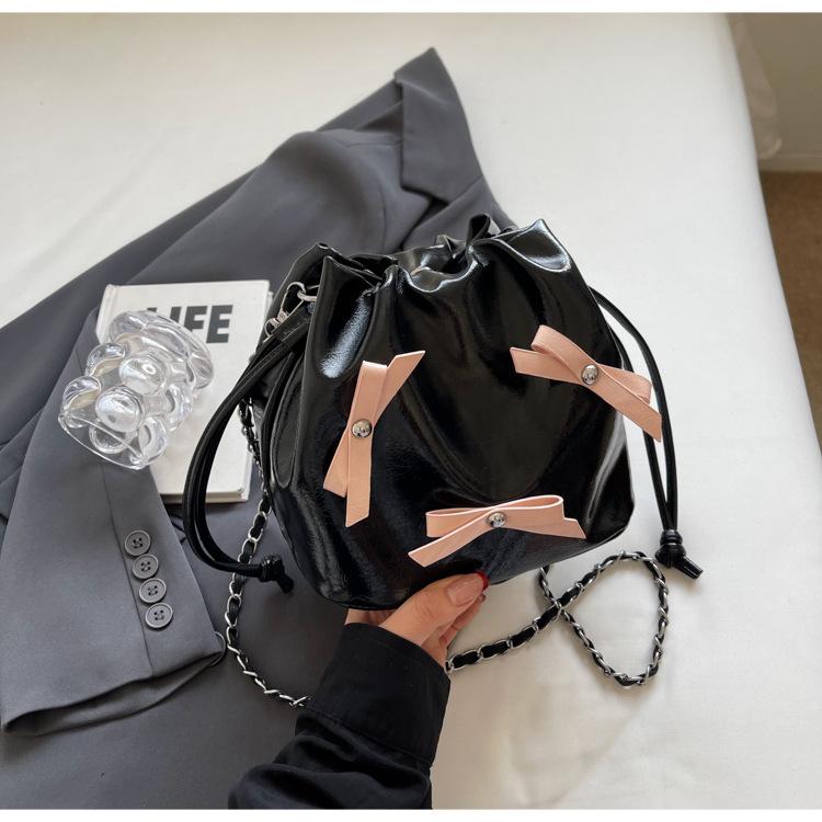 Premium sense of foreign style small bag women's 2025 new versatile chain messenger bag super fire niche bow bucket bag