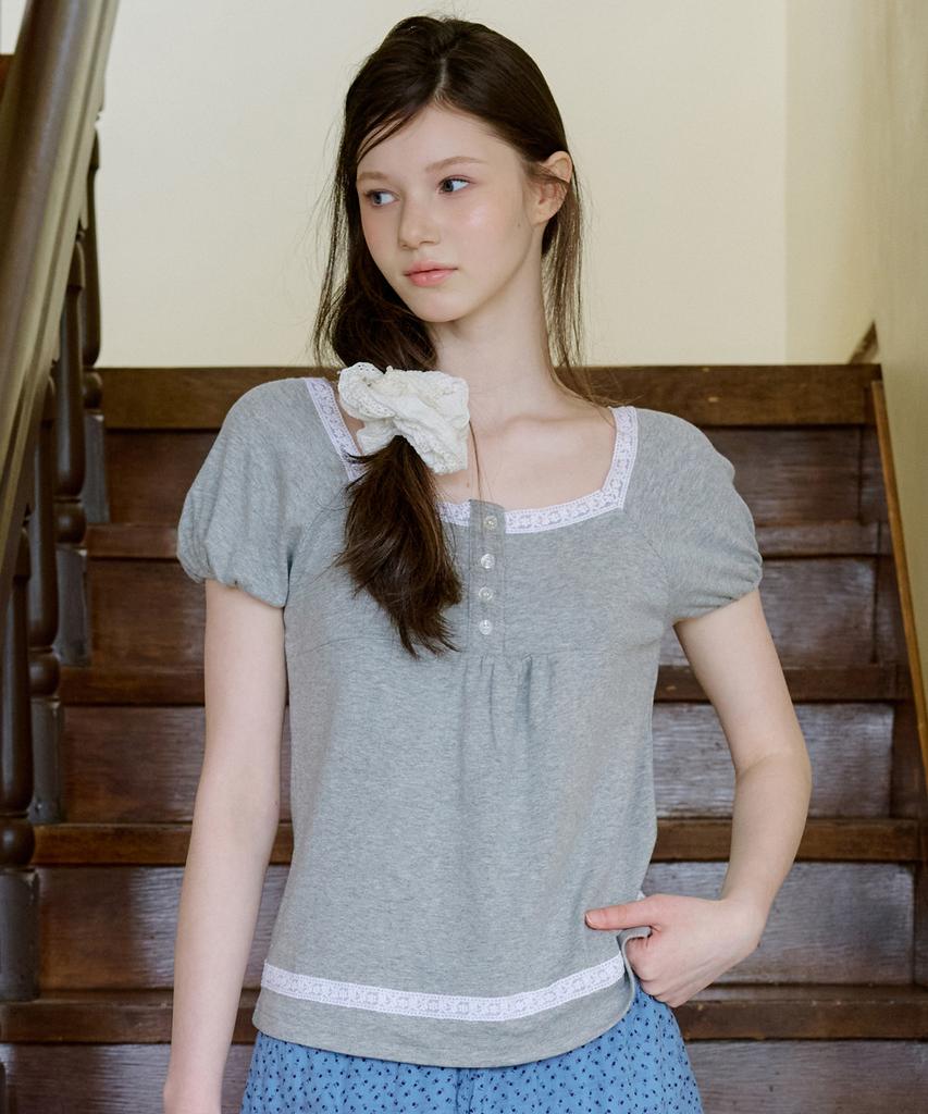 LETTER FROM MOON Sorbet Square Neck Lace Short Sleeve T-Shirt (Gray)