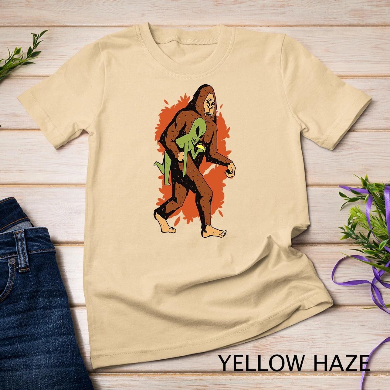 Funny Bigfoot Carrying Alien Eating Taco_ Sasquatch Aliens Unisex T-shirt L