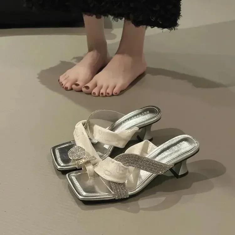 Módní Sandály s Diamantovou Zdobou, Luxusní Módní Sandály, Prodyšné, Dírované Design, Letní Nový Styl, Univerzální Nazouvací Pantofle