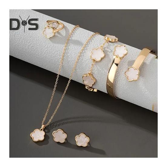 5 ks/sada Dámská sada šperků Dekorace šťastná květina Třpytivé kamínky Náhrdelník Náramek Náramek Náušnice Prsten Sada Módní šperky