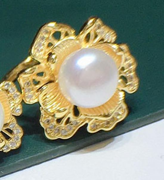 Three-Piece Freshwater Pearl Necklace Set with 3D Flowers: 8-9mm Pearls, High Luster, Slight Imperfections, Multiple Colors