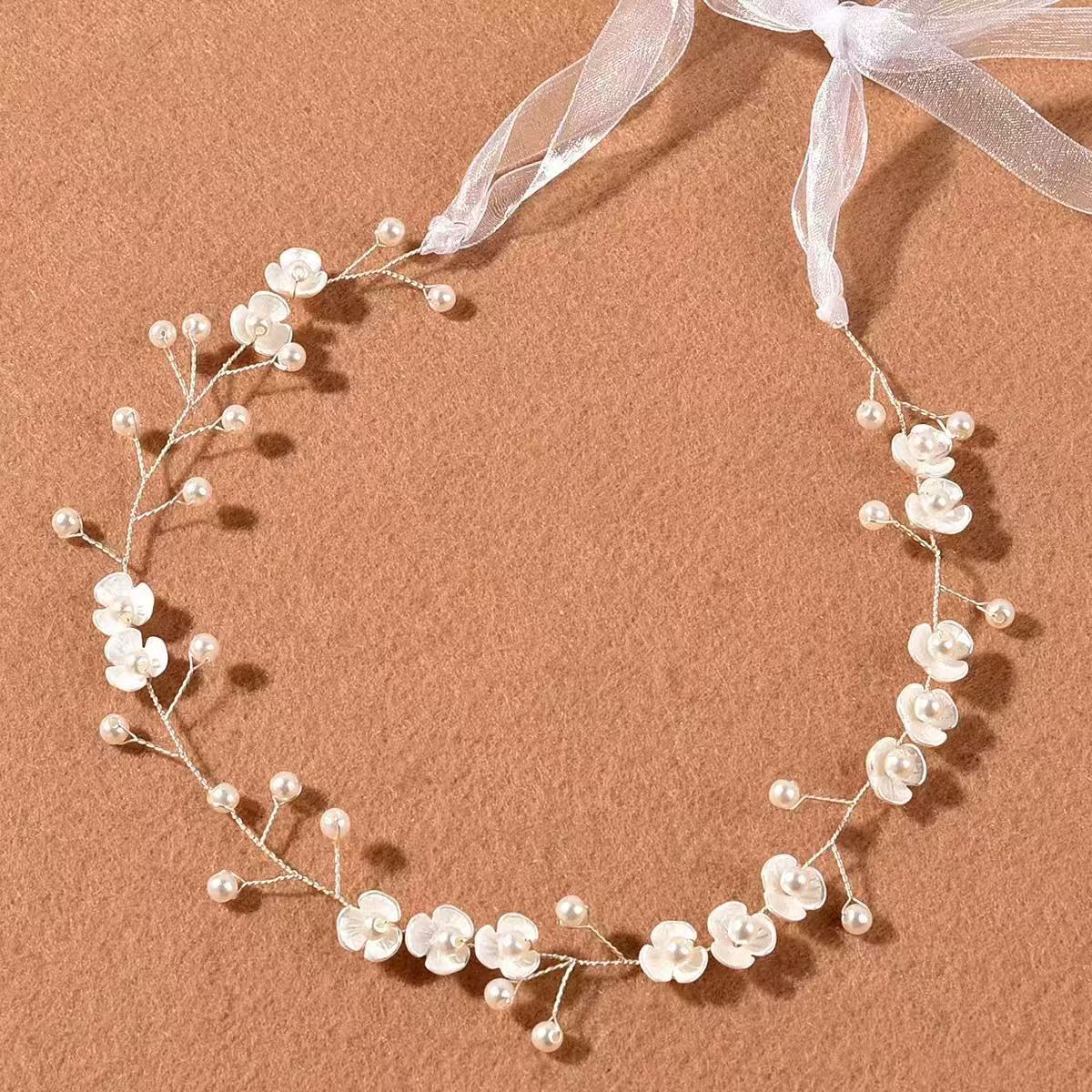 

1 Piece Flower Girl White Floral Headband, Decorated with Pearls and Ribbons, Ideal for Weddings and Bridal Parties