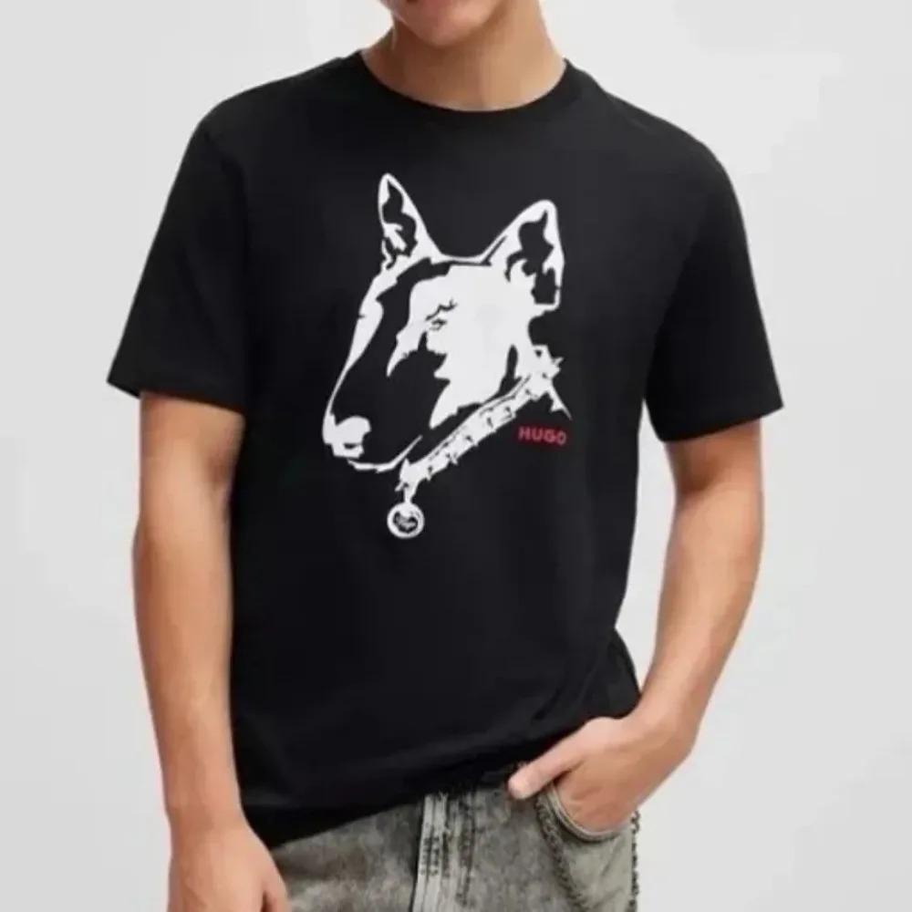 

Мужские и женские футболки, дизайнерские футболки с принтом логотипа Hugo, короткий рукав, роскошный бренд, свободный топ с круглым вырезом, мужские и женские хлопковые футболки XXXXXL чёрный