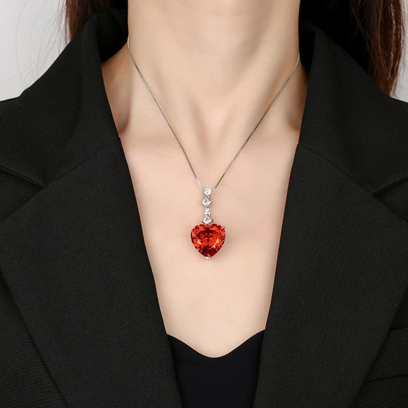 Autumn And Winter Jewelry Dry Rose Retro Big Heart Pendant Necklace Main Stone 20 * 20