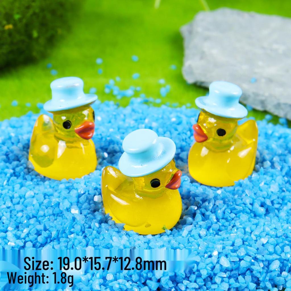Luminous Cartoon Duck Keychain Pendant - Creative Resin Street Figurine Mini Accessory