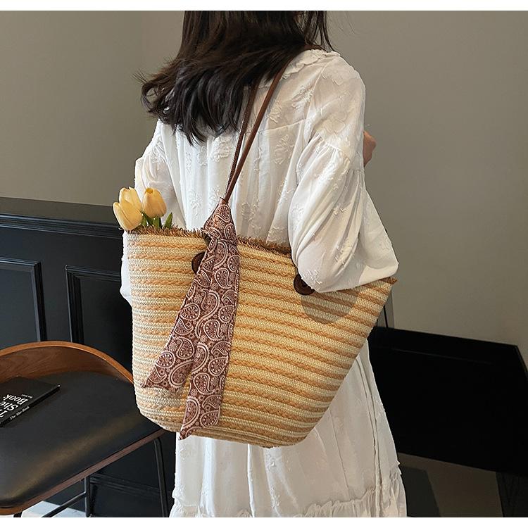 Summer Beach Vacation Single Shoulder Bag Large Capacity Portable Vegetable Basket Bag Women's Versatile Literary Commuter Shoulder Straw Beach Bag