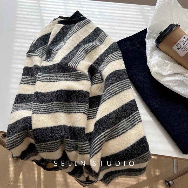 Women's Retro Striped Knit Long-Sleeve T-Shirt - Age-Defying, Loose Fit, Autumn/Winter Base Layer, Casual Style.