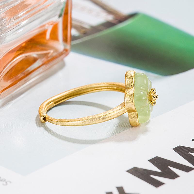 Adjustable Women's Ancient Style Plum Blossom Knot Ring with Imitation Hetian Jade – Elegant Design for Best Friends