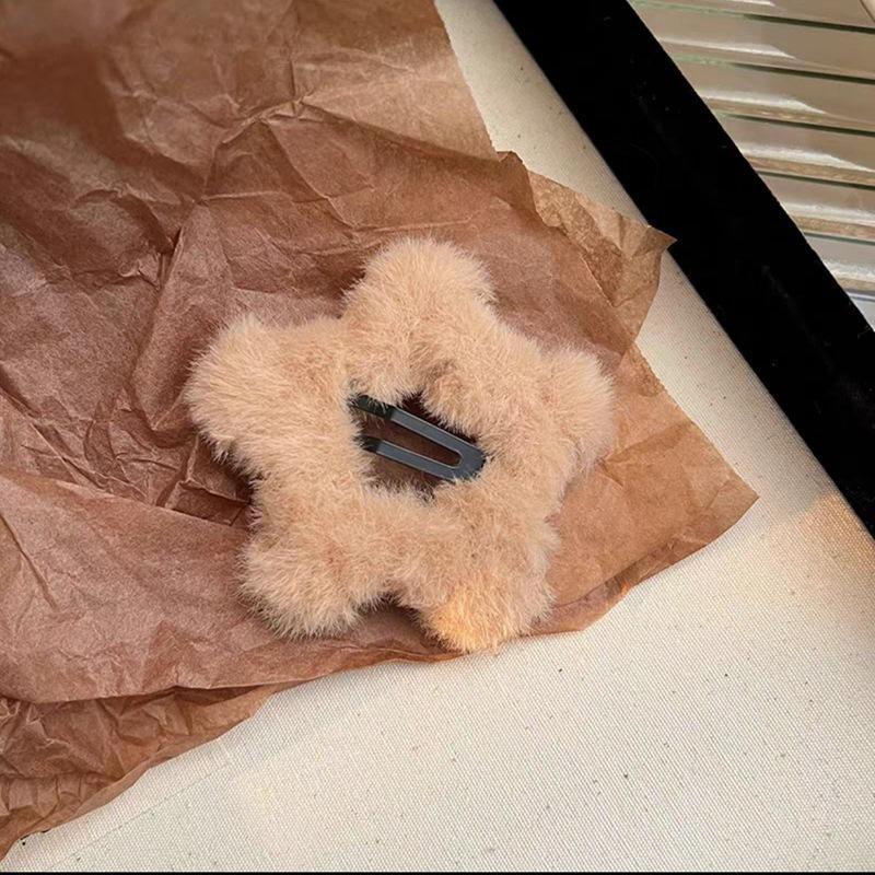 New Fashion Winter Autumn Hairpin Plush Material Cute Star Hair Claw for Women and Girls Side Clips Sweet Hair Accessories