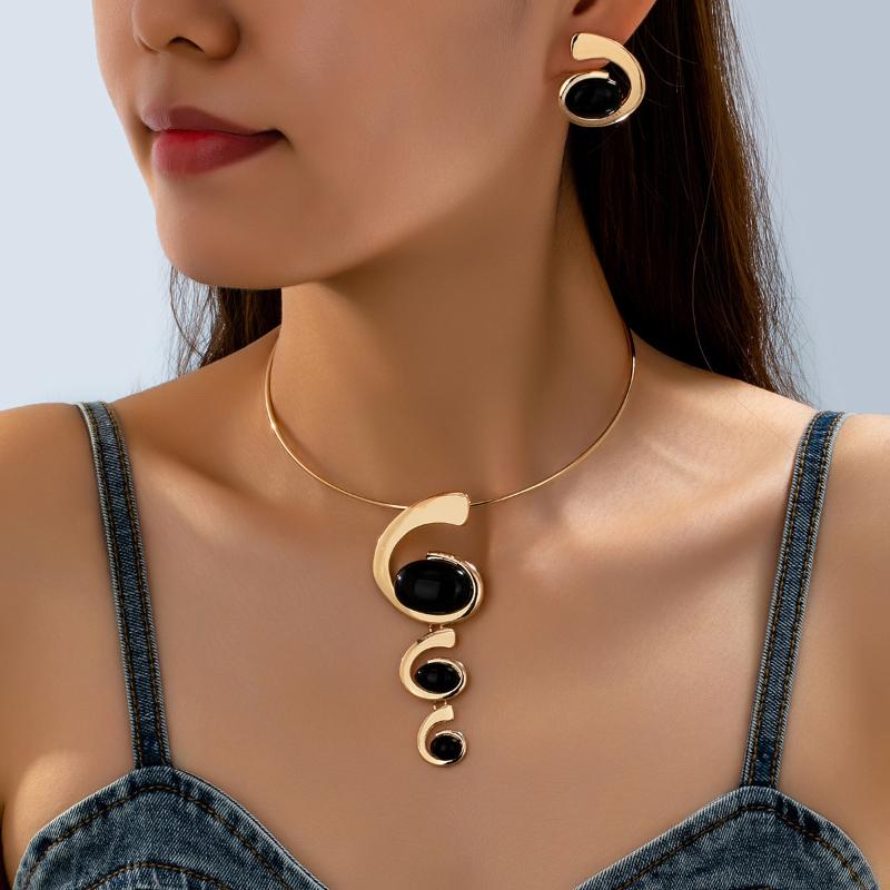 Fashion Alloy Necklace Earrings Set Geometric Oval Spiral Snail Clavicle Chain For Women Exaggerated Jewelry