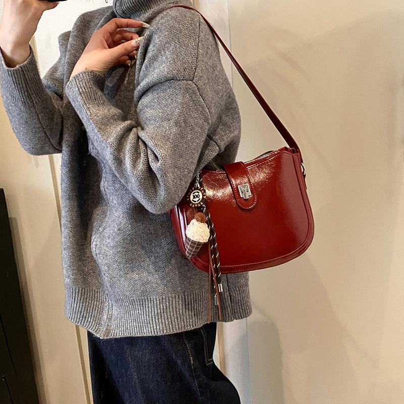 Premium Texture Portable Shoulder Bucket Bag for Women 2025 To Send Winter New Fashion Foreign Style Semi-round Chain Tote