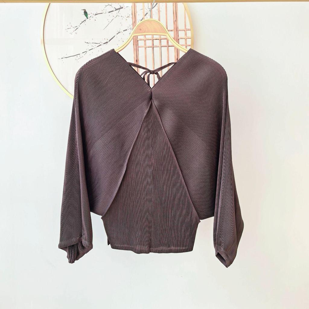 2026 Spring Miyake High-End Pleated Light Luxury Batwing Sleeve Slimming Top