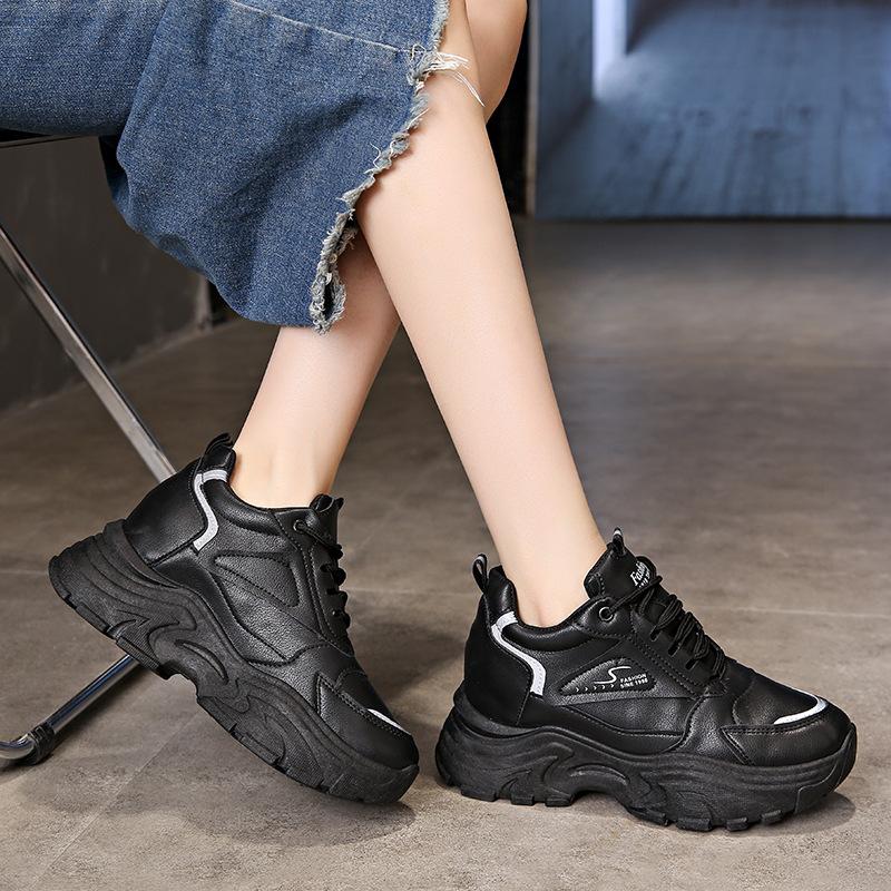 

Кожаная внутренняя часть обуви для пап, увеличивающая рост, женская осенняя новинка, модная маленькая универсальная повседневная спортивная обувь на платформе 40 чёрный