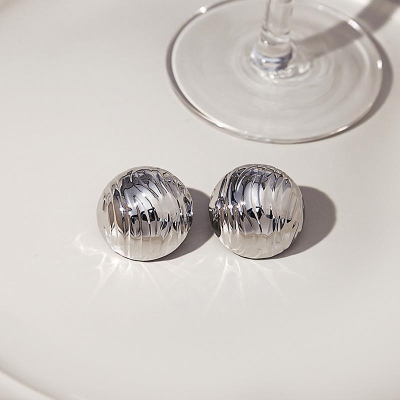 Retro Geometric Metal Stud Earrings, Simple Wave Texture Hong Kong Style Earrings, Niche High-End Square Earrings.