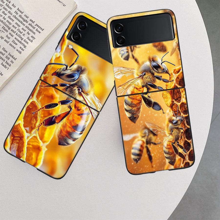 Bees and Honey in the Honeycomb Phone Case For Samsung Z Flip 7 6 5G Galaxy Z Flip 5 4 3 Black Hard Cell Cover Luxury PC Shell