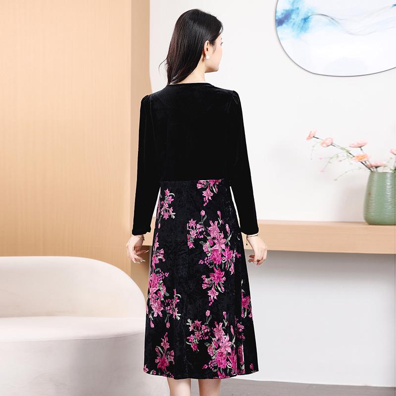 Gold Velvet Patchwork Two-Piece Dress for Middle-Aged Women - Age-Reducing and Stylish Long-Sleeved Attire for Spring and Autumn