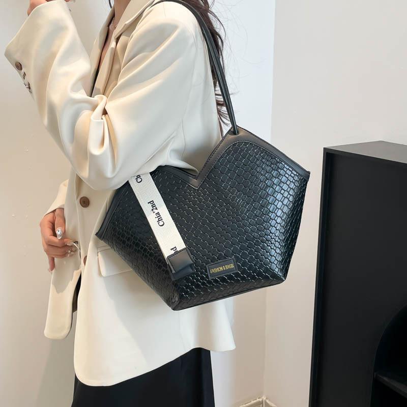 Pu Tote Bag For Women With Large Capacity And Dual Shoulder Straps For Daily Use