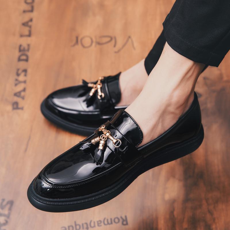 Scarpe Eleganti Nere Lucide Scarpe da Uomo Mocassini Casual Marca Italiana Scarpe di Moda in Pelle da Uomo Scarpe di Alta Qualità in Pelle Verniciata da Uomo
