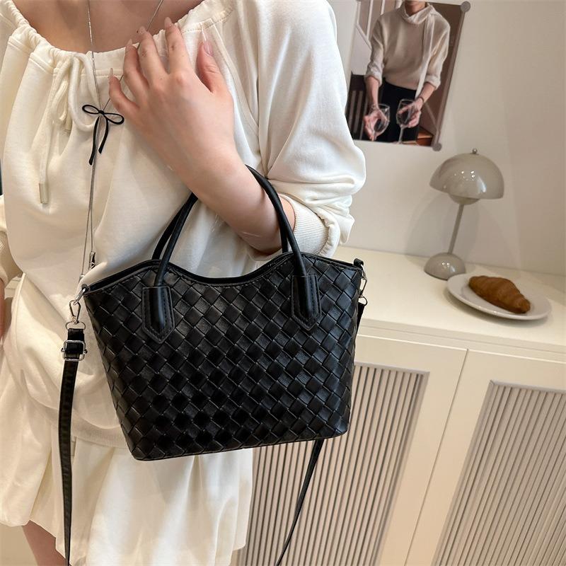 Fashion Handbag New Retro Woven Pattern Trendy Large Capacity Versatile Shoulder Messenger Bag
